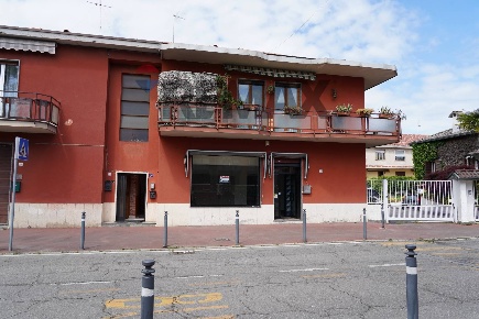 Foto Negozio a Basiano Centro di 90 m² con 4 locali in affitto