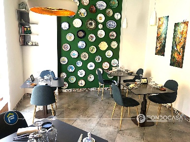 Foto Attività commerciale in Viale Martiri della Libertà, Albenga di 180 m²