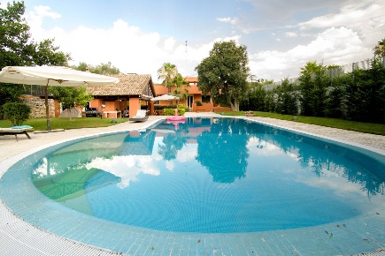 Foto Villa unifamiliare in CORSO ALCIDE DE GASPERI 509, Bari di 1043 m²