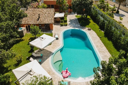 Foto Villa unifamiliare in CORSO ALCIDE DE GASPERI 509, Bari di 1043 m²