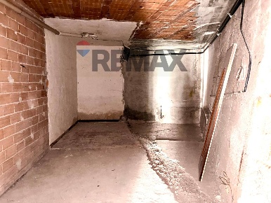 Foto Locale commerciale a Sanremo Corso degli Inglesi di 42 m² con 1 locali