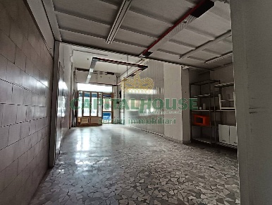 Foto Locale commerciale in Via Enrico Tazzoli, Caserta Ospedale di 45 m²