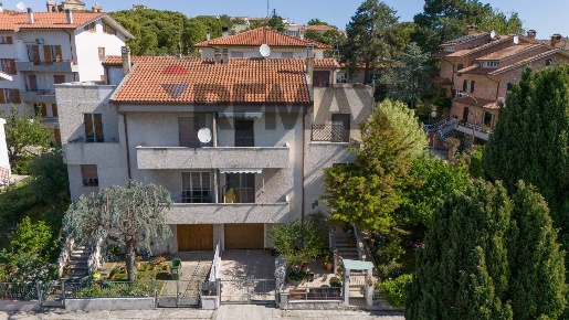 Foto Villa a schiera in via umbria 15, Montemarciano Centro di 252 m²