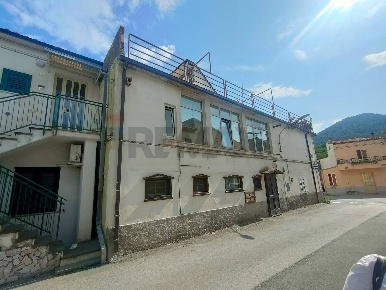 Foto Case semi ndipendenti a Bussi sul Tirino Centro di 160 m² con 5 locali