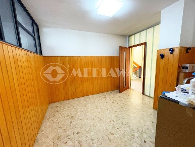 Foto Ufficio in Via Colle 6A, Maniago Centro di 80 m² con 2 locali
