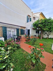 Foto Appartamento in Via San Simone 46, Livorno Ardenza di 220 m²
