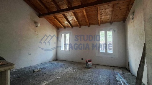 Foto Appartamento in Via Vezzargo, Badalucco Centro di 50 m² con 2 locali