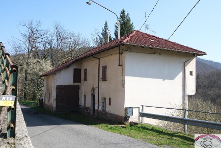 Foto Casale in SP216 6, Pareto Miogliola di 270 m² con 7 locali in vendita