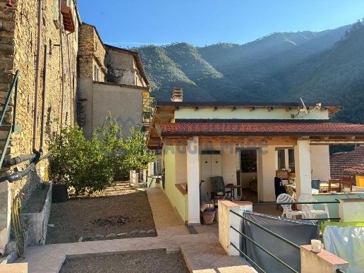 casa indipendente in vendita a Badalucco