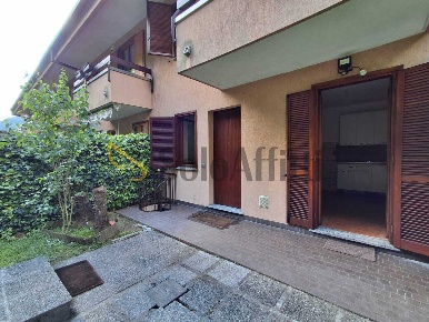 Foto Villa a schiera in Via Coretta 13, Como Como Sole di 180 m² in affitto
