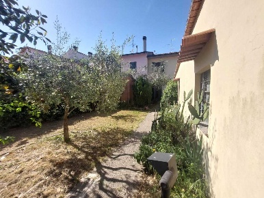 Foto Villa singola in Via della Chiesa di Capezzana, Prato Galciana