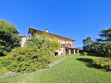 Foto Villa unifamiliare in Via Forano 9, Ameglia di 325 m² con 8 locali