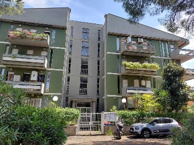 Foto Appartamento in Via Lago di Garda, Tivoli di 135 m² con 4 locali