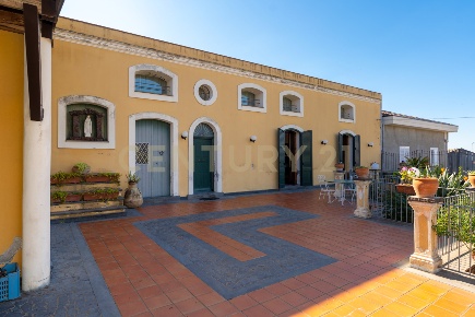 Foto Villa singola in Via Palombaro 56, Santa Venerina di 419 m² in vendita