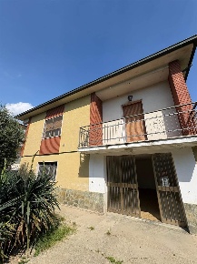 Foto Case indipendenti a Monticelli d'Ongina di 158 m² con 8 locali