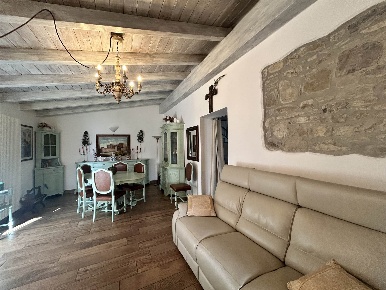 Foto Rustico a Vernasca di 278 m² con 8 locali in vendita