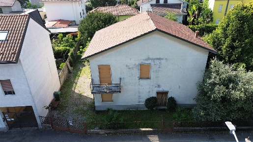 Foto Villa unifamiliare in Via Carducci 7, Cogliate Centro di 97 m²