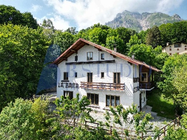 Foto Ristorante a Abbadia Lariana Piani Resinelli II di 339 m² in affitto
