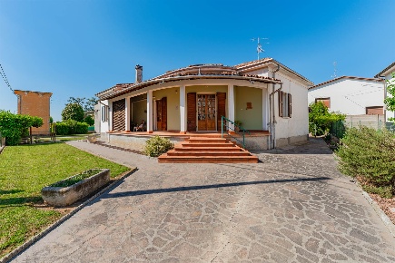 Foto Casa indipendente a Borgo Virgilio Borgoforte di 240 m² con 6 locali