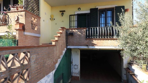 Foto Villa a schiera a Sinalunga Centro di 101 m² con 8 locali in vendita