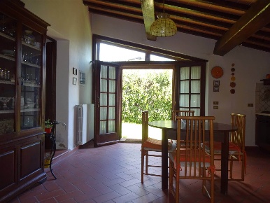 Foto Rustico in VIA DI MONTEMAGGIORE, Calenzano di 190 m² con 6 locali