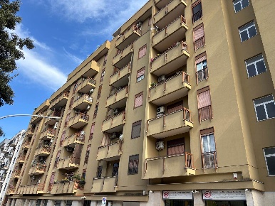 Foto Appartamento a Palermo Calatafimi Bassa - Indipendenza di 105 m²
