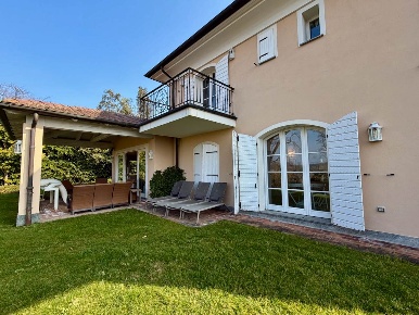 Foto Villa unifamiliare in Via Sant'Isidoro  1, Bogogno Centro di 258 m²