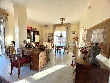 Foto Attico a Canosa di Puglia Centro di 192 m² con 6 locali in vendita