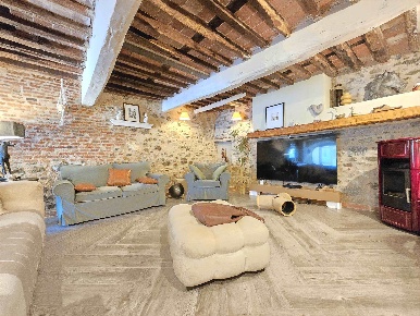 Foto Rustico a Camaiore Camaiore Paese di 230 m² con 15 locali in vendita