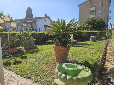 Foto Appartamento a Campiglia Marittima Venturina di 228 m² con 10 locali