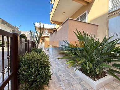 Foto Appartamento in Via Catanzaro 19, Modugno di 88 m² con 3 locali