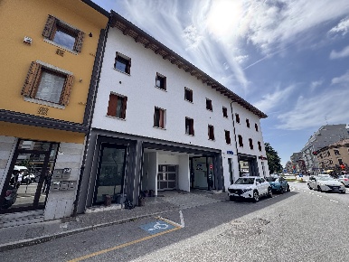 Foto Negozio in UDINE PIAZZALE CHIAVRIS, Udine Vat - Paderno di 165 m²