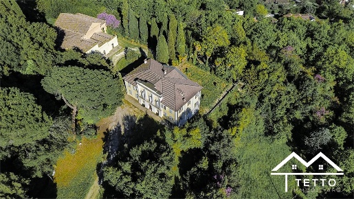 Foto Villa unifamiliare in Via Tavola d'Argento, Rieti di 1100 m²