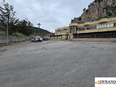 Foto Locale commerciale a Monreale Pioppo di 1685 m² con 11 locali