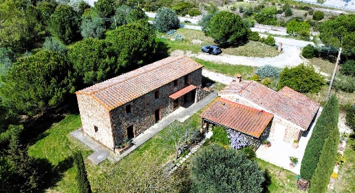 Foto Rustico a Civitella Paganico di 215 m² con 10 locali in vendita