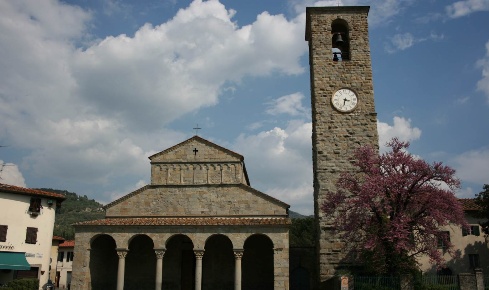 Foto Attività commerciale in Piazza Roosvelt, Reggello Centro di 300 m²