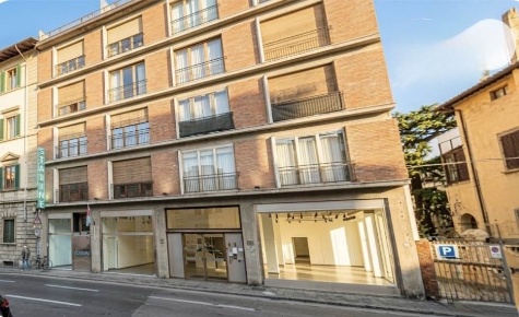 Foto Negozio in Viale Fratelli Rosselli  22/24/26r, Firenze di 960 m²