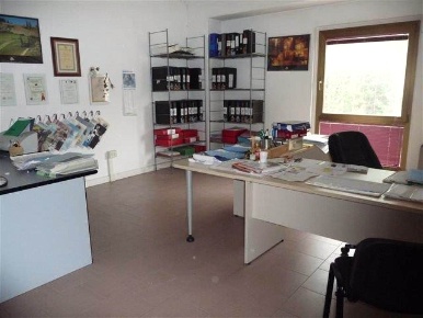 Foto Ufficio a Siena Fuori Porta Pispini di 100 m² con 4 locali in affitto