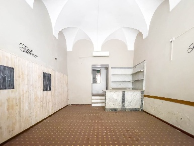 Foto Capannone industriale a Sarzana Centro di 74 m² con 2 locali