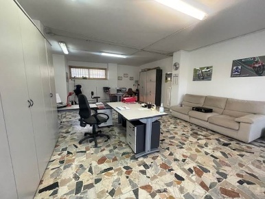 Foto Negozio a Modena Crocetta di 110 m² con 100 locali in affitto