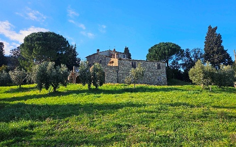 Foto Rustico in Strada Provinciale 32, Montecatini Val di Cecina di 700 m²