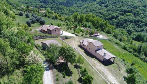 Foto Rustico a Rocca Sinibalda Centro di 890 m² con 9 locali in vendita