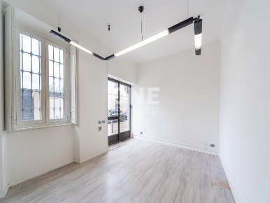 Foto Negozio in Via Giovanni da Sovico 73, Sovico di 60 m² con 2 locali