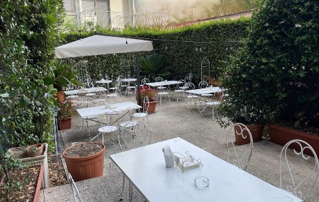 Foto Attività commerciale a Senigallia Centro Storico di 62 m² con 4 locali