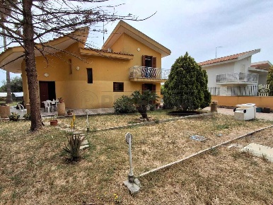Foto Villa unifamiliare in Via Mar di Bering, Siracusa Fontane Bianche