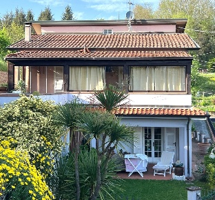 Foto Villa bifamiliare a Fivizzano di 236 m² con 11 locali in vendita