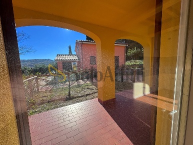 Foto Appartamento a Riparbella di 70 m² con 3 locali in affitto