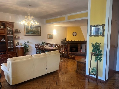Foto Appartamento in Piazza Patrioti 8, Cortemaggiore Centro di 175 m²