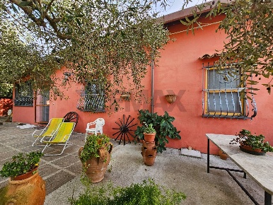 Foto Casa indipendente a Salerno Ogliara di 245 m² con 6 locali in vendita