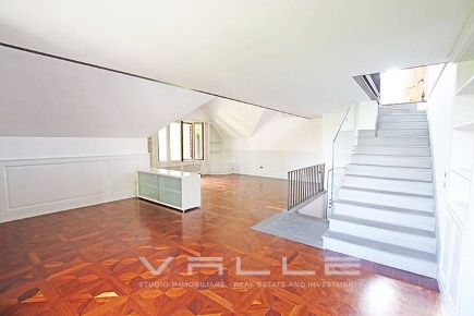 Foto Attico in via s. alessandro, Bergamo Centro di 174 m² con 3 locali